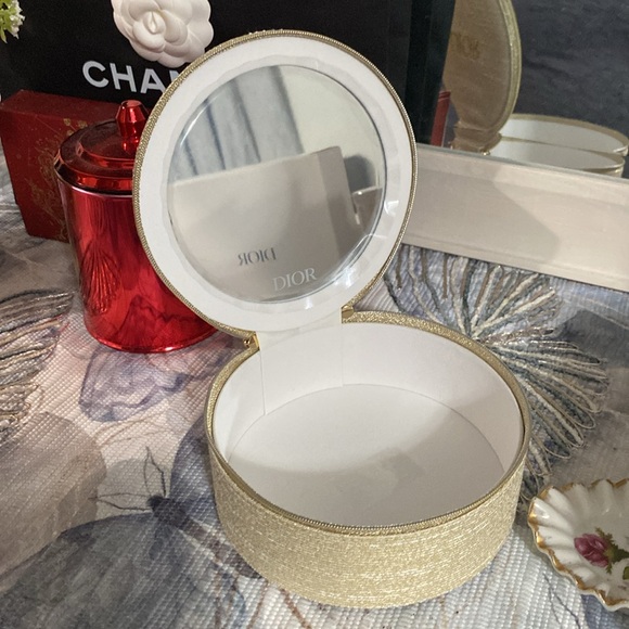 DIOR Beauty Mirror Vanity - Picture 9 of 12